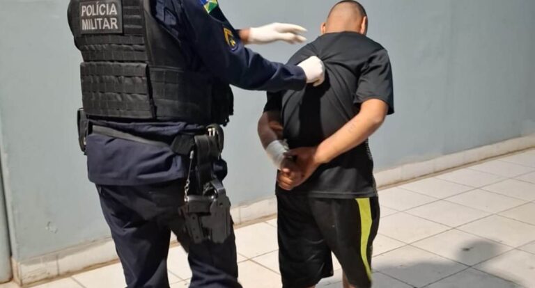Jovem de 24 anos é detido pela PM após ameaçar a própria avó com faca na capital