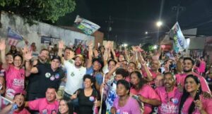 Multidão recebe Sílvia Cristina na Zona Sul da capital
