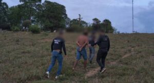 Procurado por descumprir medidas protetivas tenta fugir por pastagem, mas acaba preso em Ji-Paraná
