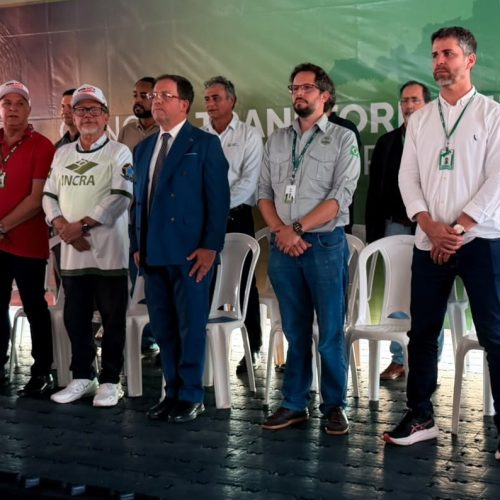 Cláudia de Jesus participa de entrega de títulos do INCRA que fortalece a reforma agrária em Rondônia