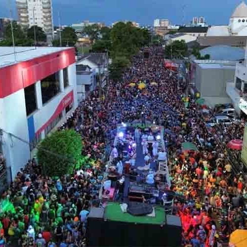 Banda do Vai Quem Quer segue tradição arrastando multidão no Carnaval 2025