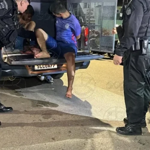 Trio que amarrou pai e filho em assalto é preso com carro roubado e drogas