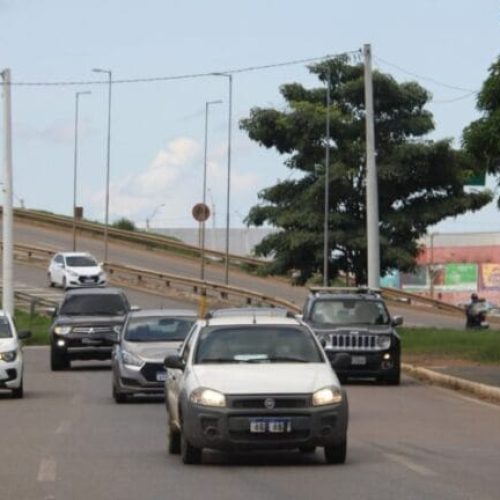 Prazo para regularizar licenciamento anual de veículos com placa final 8 segue até dia 30 de agosto