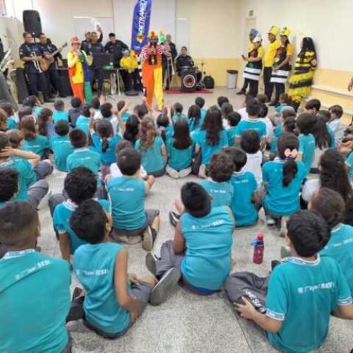 Ação lúdica educativa para estudantes reforça maior atenção e segurança no trânsito, em Porto Velho