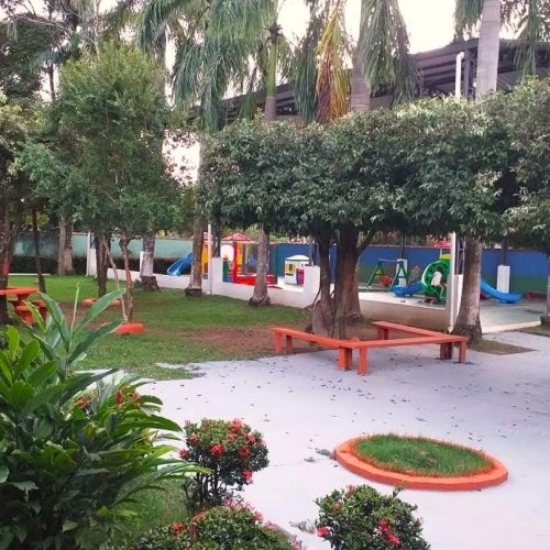 Cláudia de Jesus visita Creche Grilo Falante e acompanha uso de materiais pedagógicos