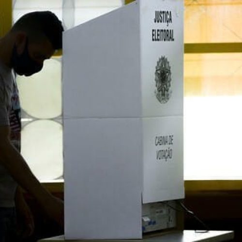 Eleitores de Valparaíso, Goiás, vão ás urnas para as eleições municipais 2020.