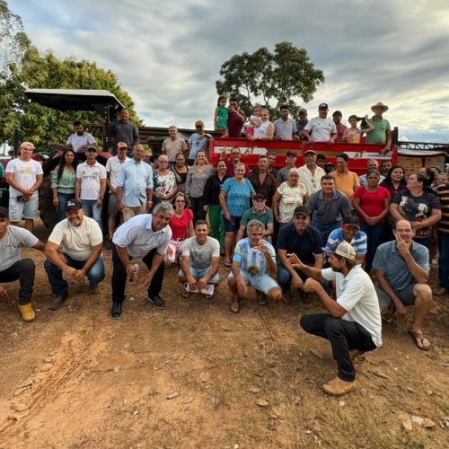 Produtores da Linha 13 de Alvorada recebem trator, carretinha e biodigestores com apoio de Cláudia de Jesus