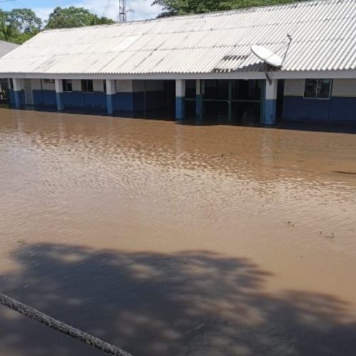 ESCOLAS RIBEIRINHAS: atividades escolares em unidades do baixo Madeira são paralisadas