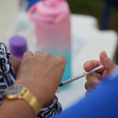 Vacinação contra a gripe é reforçada e população é chamada para garantir imunização