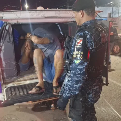 Polícia prende três homens e uma mulher por tráfico na zona Leste