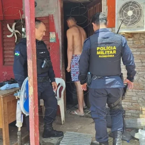 Homem é morto a tiros dentro de casa no bairro Cai N’água