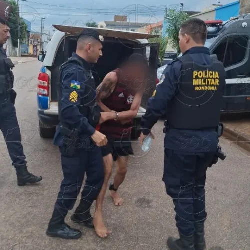 Apenado é preso após chamar a mãe de “arrombada”, fazer ameaças e tentar agredir policiais