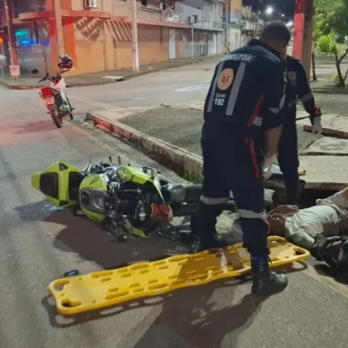 Morre motociclista que perdeu o controle e bateu no meio fio; vítima foi identificada