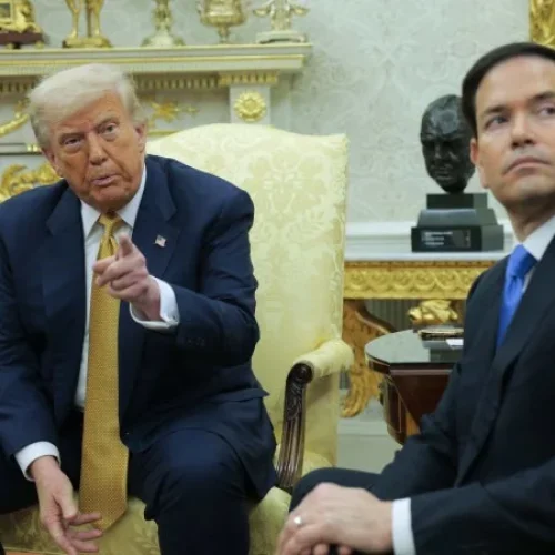 Trump agora ataca o Mais Médicos e revoga vistos