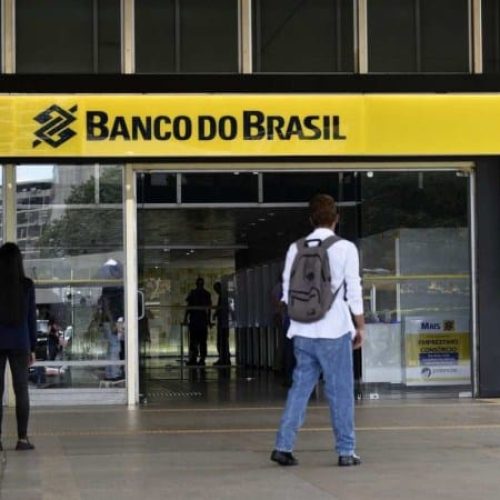 Bandidos furtam R$ 70 mil pelo telhado de agência bancária