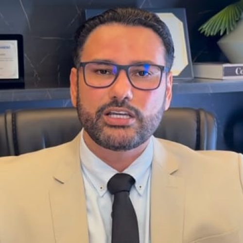 Léo Moraes engana professores, lamenta Combate, ao denunciar volta do ponto eletrônico