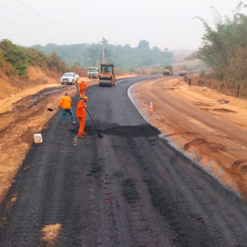 Obras de pavimentação asfáltica avançam na Rodovia-257, na região do Vale do Jamari