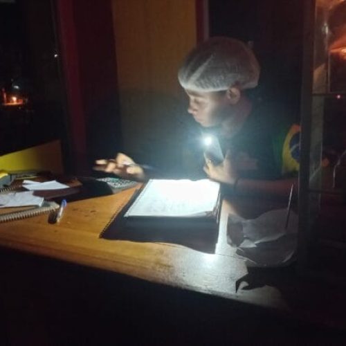 Distrito de União Bandeirantes fica a base de luz de velas e incomunicável por mais de 12 horas