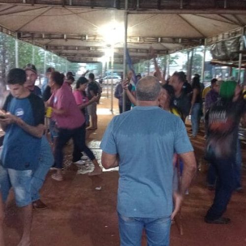 Apoiadores do prefeito eleito Léo Moraes celebram vitória em União Bandeirantes