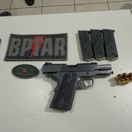 BPTAR prende ex-presidiário com pistola furtada de loja de caça e pesca