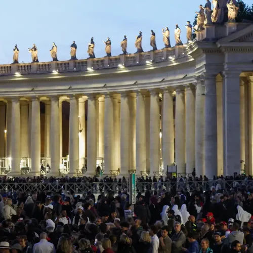 Conclave: Vaticano tem fumaça preta após nova votação