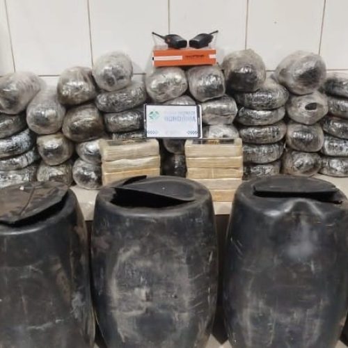 Carga de mais de 50 kg com maconha e crack é apreendida após tentativa de fuga