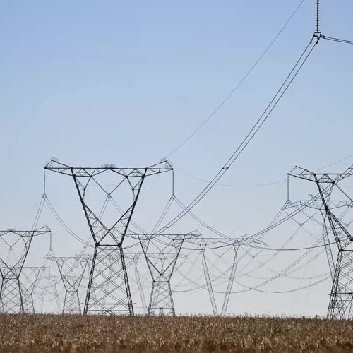 Aneel aciona bandeira vermelha 2 para agosto e conta de luz ficará mais cara