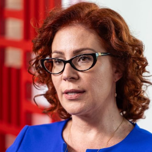 Carla Zambelli é presa na Itália após fugir do Brasil