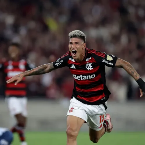 Carrascal decide e Flamengo fica em vantagem na semi da Libertadores