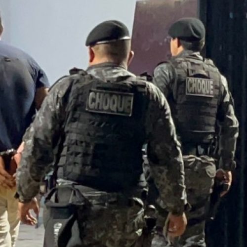 Agressão contra mulher revolta moradores e criminoso é preso em flagrante