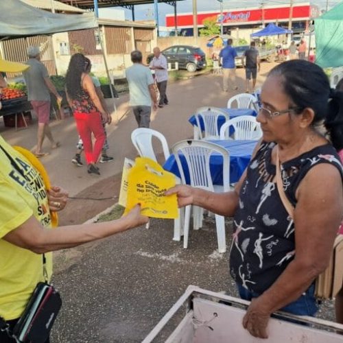 Ação educativa do Detran-RO sensibiliza população com os cuidados essenciais no trânsito, em Candeias do Jamari