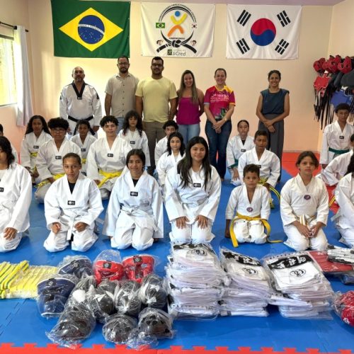 Deputada Cláudia de Jesus particpa da entrega de kimonos ao projeto Sonho Meu em Ji-Paraná