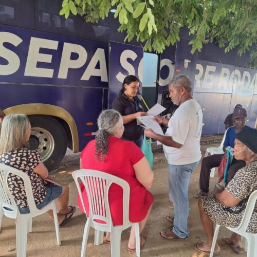 Moradores de Cacaulândia recebem certidões de regularização fundiária nesta sexta-feira, 15