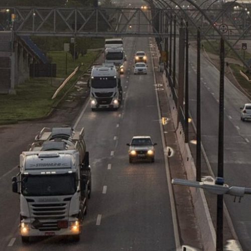Licenciamento anual de veículos com placa final 5 vai até o dia 29 de maio