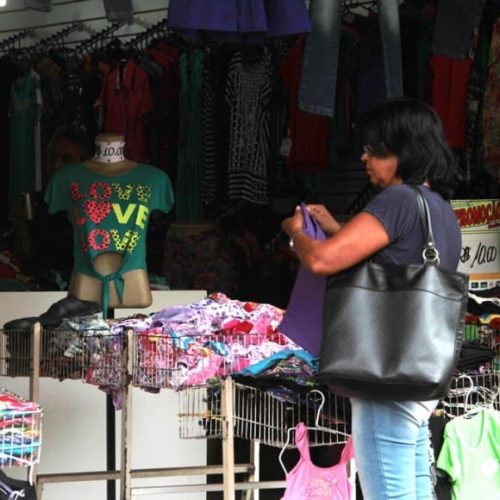 Mais de 2,2 mil vagas de emprego e cursos estão abertas; principais cargos são destacados pelo governo do RO