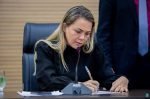 Cláudia de Jesus propõe ampliar licença-paternidade para servidores estaduais