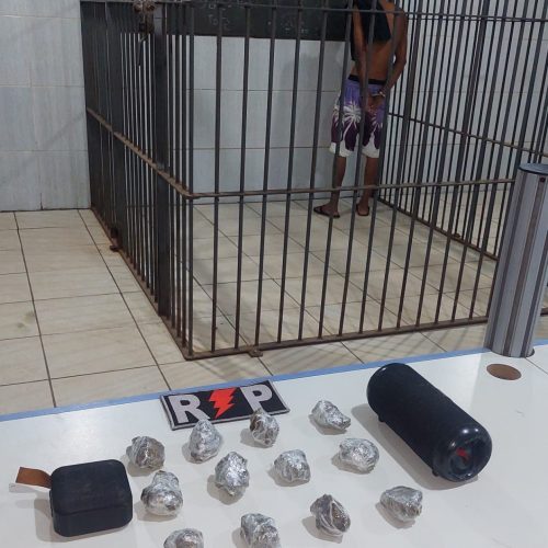 Policia Militar prende vulgo “RS do CV” com 12 porções grandes de maconha no Bairro Mariana