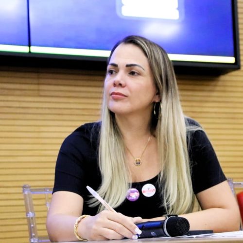 Cláudia de Jesus solicita do governo multivacinação para servidores do Poder Legislativo
