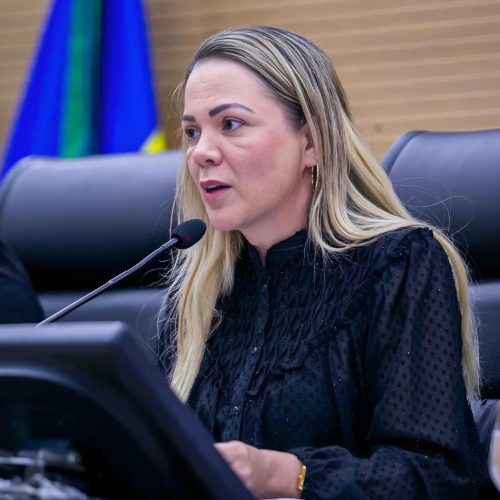 Falta de regulamentação impede emissão da carteira da Fibromialgia, aponta Cláudia de Jesus