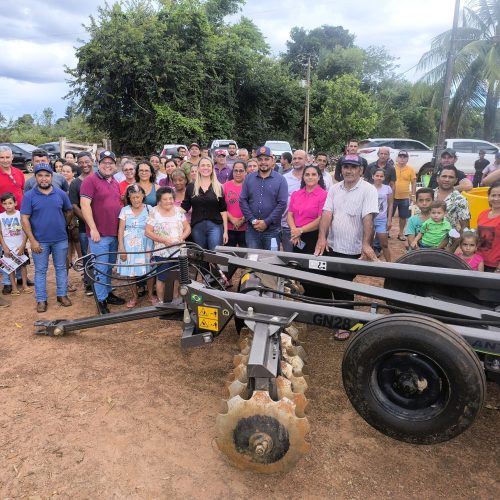 Deputada Cláudia de Jesus entrega de equipamentos para agricultores familiares de São Francisco do Guaporé