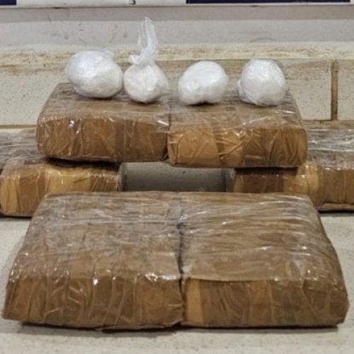 Polícia Rodoviária Federal apreende cocaína em ônibus, em Ariquemes