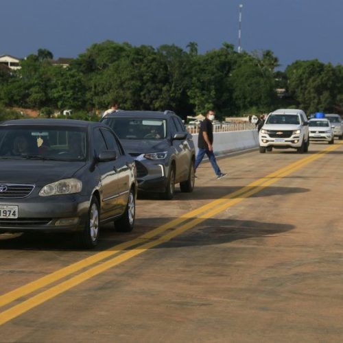 Cláudia de Jesus acompanha pedido para construção da ponte da Linha 106 junto ao DER