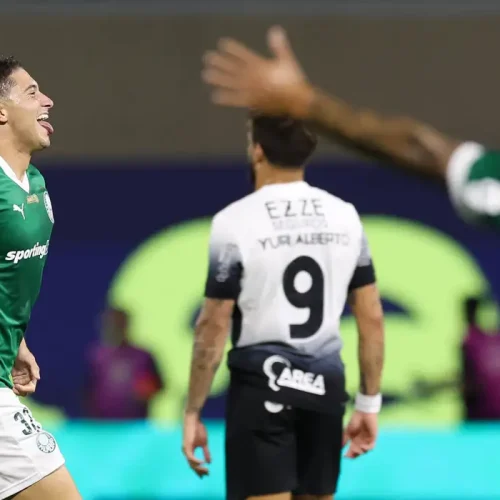 Em noite de uruguaios, Palmeiras vence clássico com Corinthians