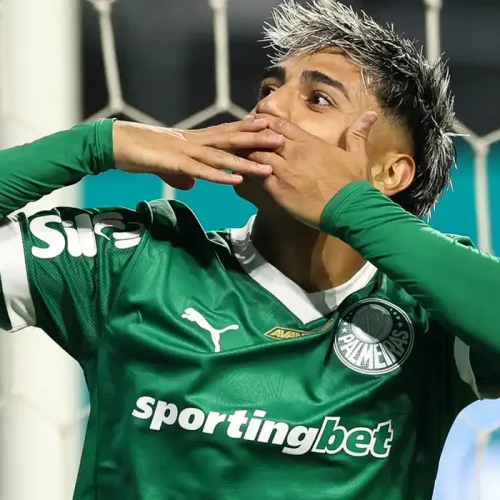 Palmeiras bate o Grêmio e cola em Cruzeiro e Flamengo no Brasileirão