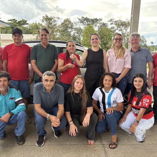 Cláudia de Jesus destina veículo e acompanha construção de muro na EFA em Novo Horizonte