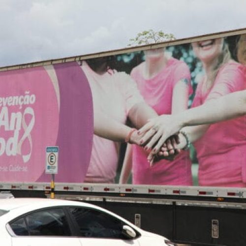 Ação do Outubro Rosa leva atendimentos e arte às servidoras do Palácio Rio Madeira