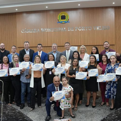 Vereador Adalto de Bandeirantes preside sessão e entrega Moções de aplausos ao jornalista Eli Nunes e aos Conselheiros Tutelares