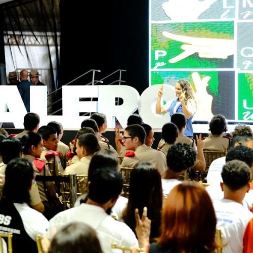 Inclusão: deputada Cláudia de Jesus indica ensino de Libras nas escolas de Rondônia