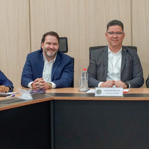 Deputado Alex Redano destaca importância da união entre os Poderes em reunião no Palácio Rio Madeira