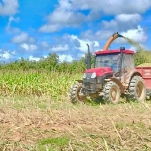 Tá pago: emenda de Cláudia de Jesus garante trator a produtores rurais de Alvorada